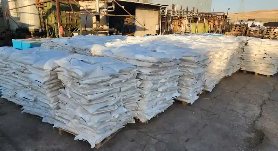 Oxidized Bitumen 105/15 packed in 25 kg bags stacked on pallets at ATDM facility.