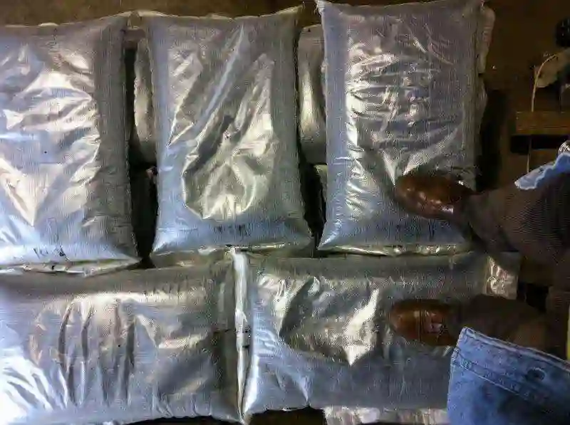 Bitumen 85/100 packed in meltable polyethylene bags ready for export.