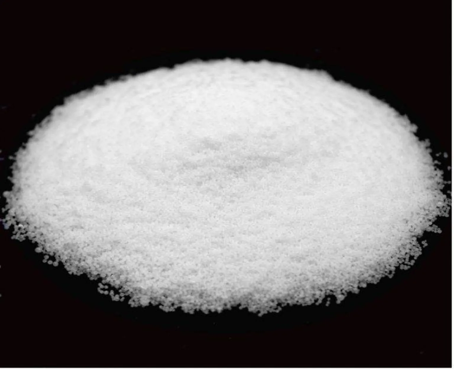 High-purity Caustic Soda Pearls (Sodium Hydroxide NaOH) used in detergents, pulp & paper, and chemical processing industries.